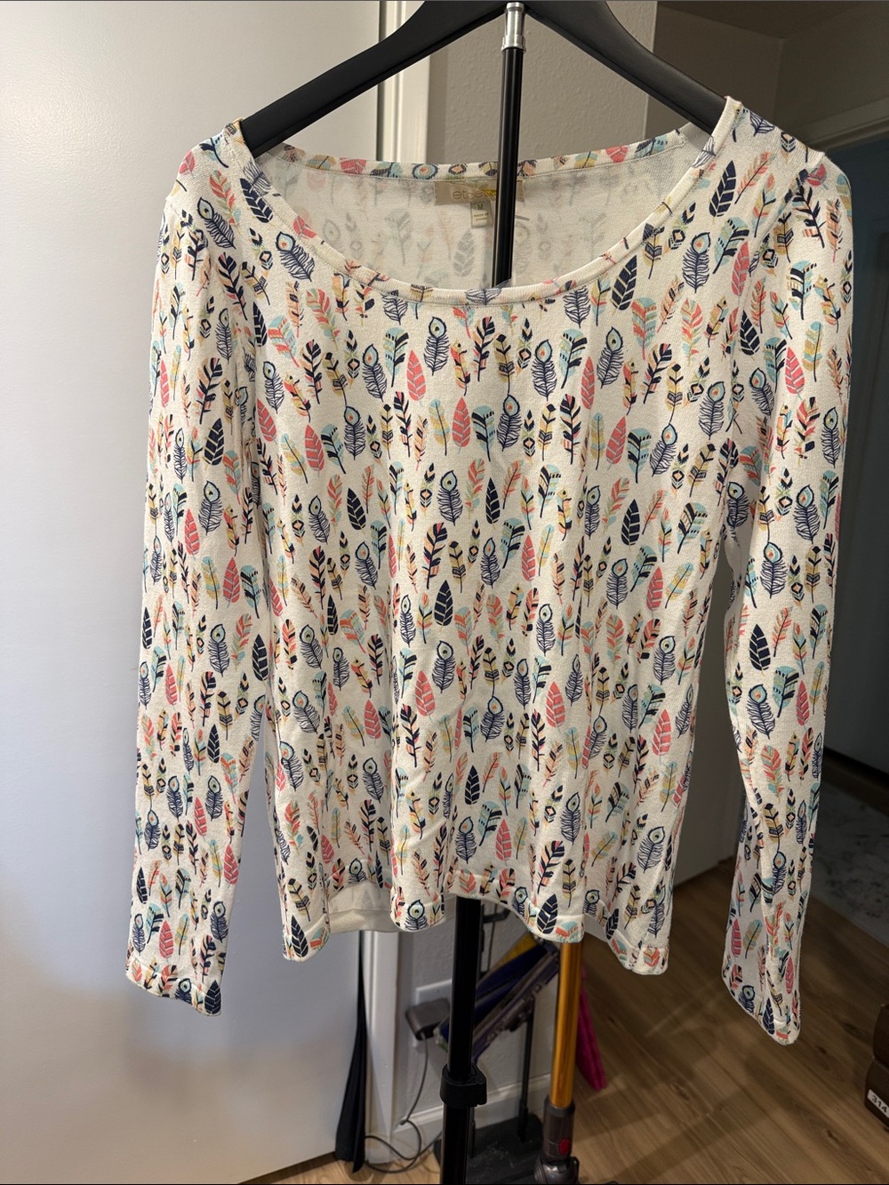 Etcetera Cream Long-Sleeve Scoop Neck Top with Multicolor Leaf Motif size M NWT